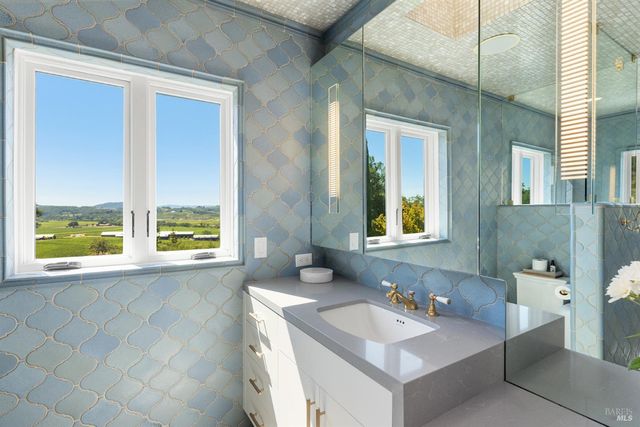 4395 Pine Flat Rd, Healdsburg, CA 95448