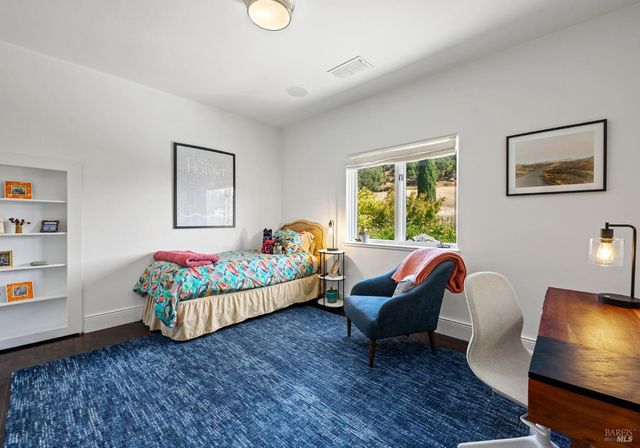 4395 Pine Flat Rd, Healdsburg, CA 95448