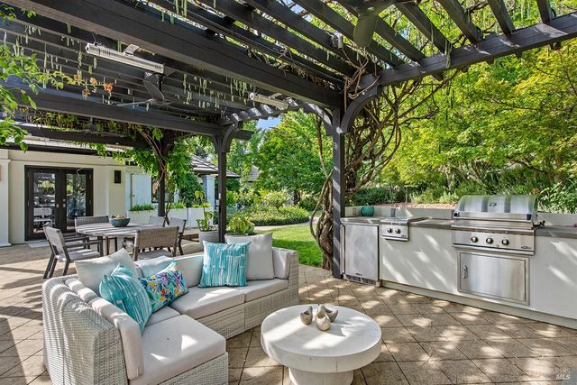 4395 Pine Flat Rd, Healdsburg, CA 95448