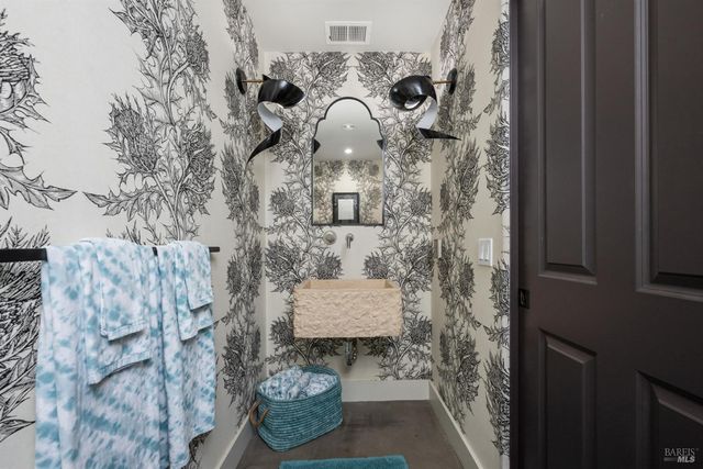 4395 Pine Flat Rd, Healdsburg, CA 95448