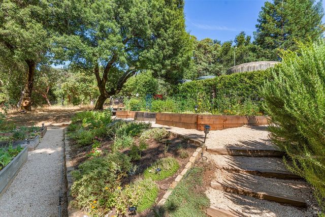 4395 Pine Flat Rd, Healdsburg, CA 95448