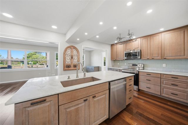 104 FREE COURT SE, Port Charlotte, FL 33952