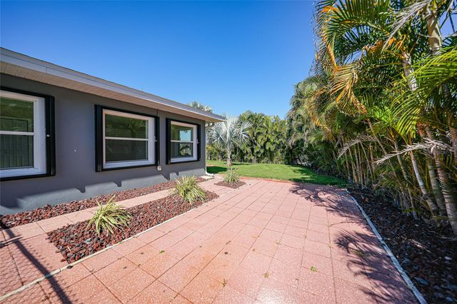 104 FREE COURT SE, Port Charlotte, FL 33952