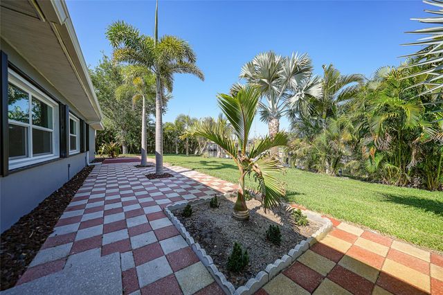 104 FREE COURT SE, Port Charlotte, FL 33952