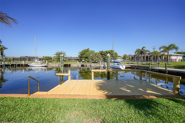 104 FREE COURT SE, Port Charlotte, FL 33952