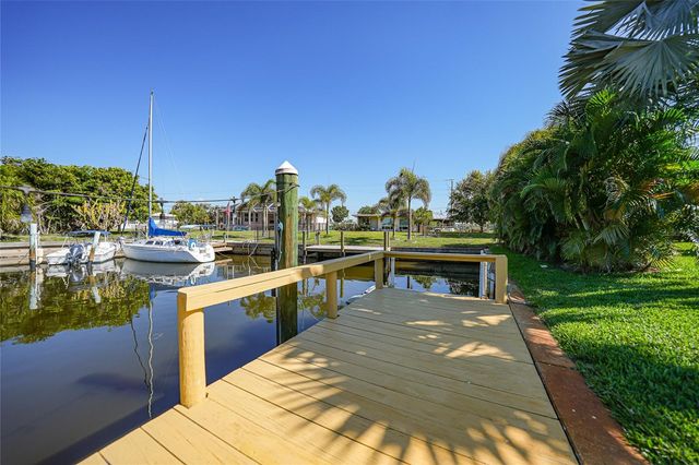 104 FREE COURT SE, Port Charlotte, FL 33952