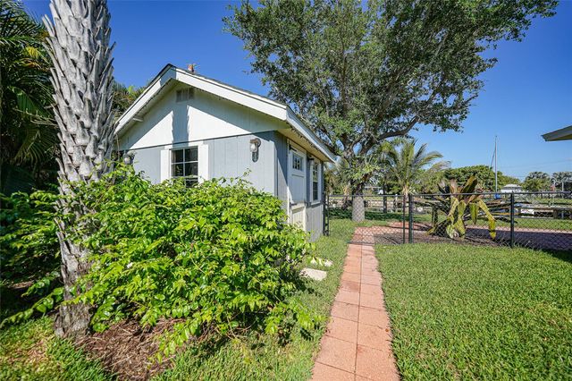 104 FREE COURT SE, Port Charlotte, FL 33952