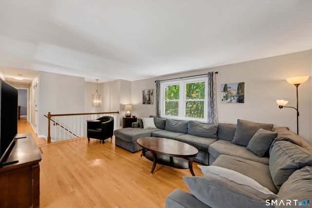 805 Neipsic Road, Glastonbury, CT 06033