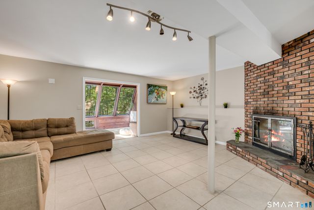 805 Neipsic Road, Glastonbury, CT 06033