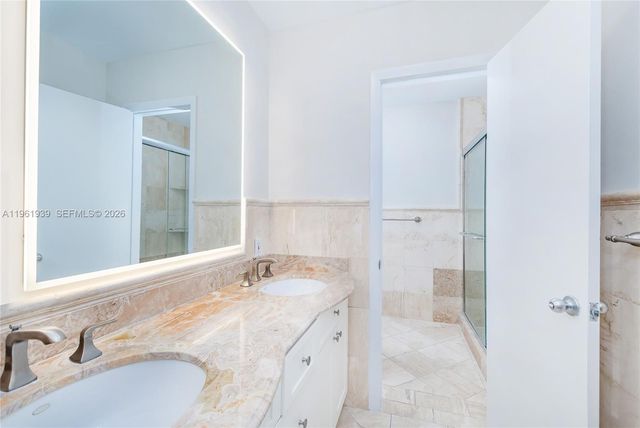 310 Harbor Ct 0, Key Biscayne, FL 33149