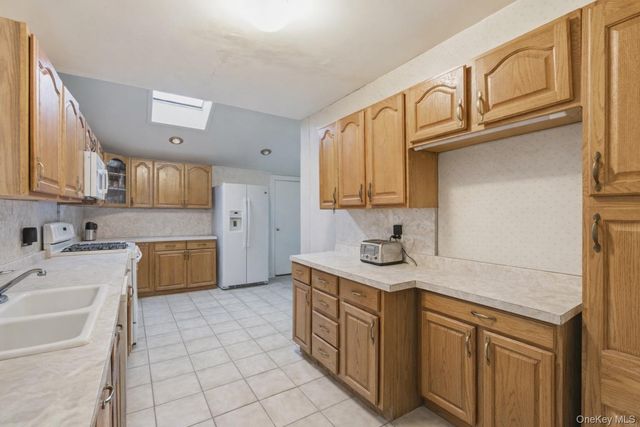 20532 104th Avenue, Saint Albans, NY 11412
