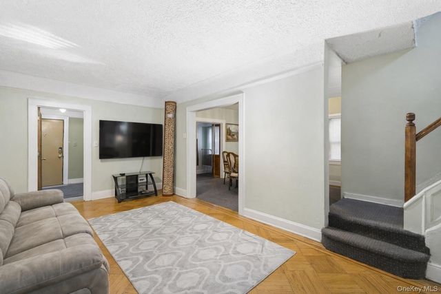 20532 104th Avenue, Saint Albans, NY 11412