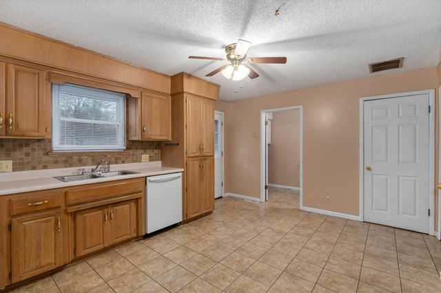 1112 E Evergreen Street, Springfield, MO 65803