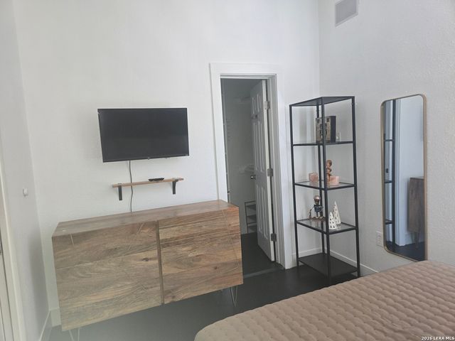 1118 NOLAN ST, San Antonio, TX 78202