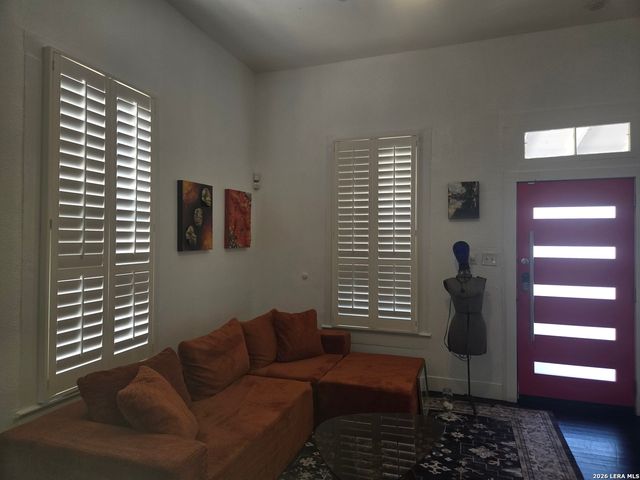 1118 NOLAN ST, San Antonio, TX 78202