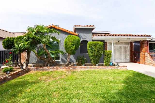 1919 W 82nd, Los Angeles, CA 90047