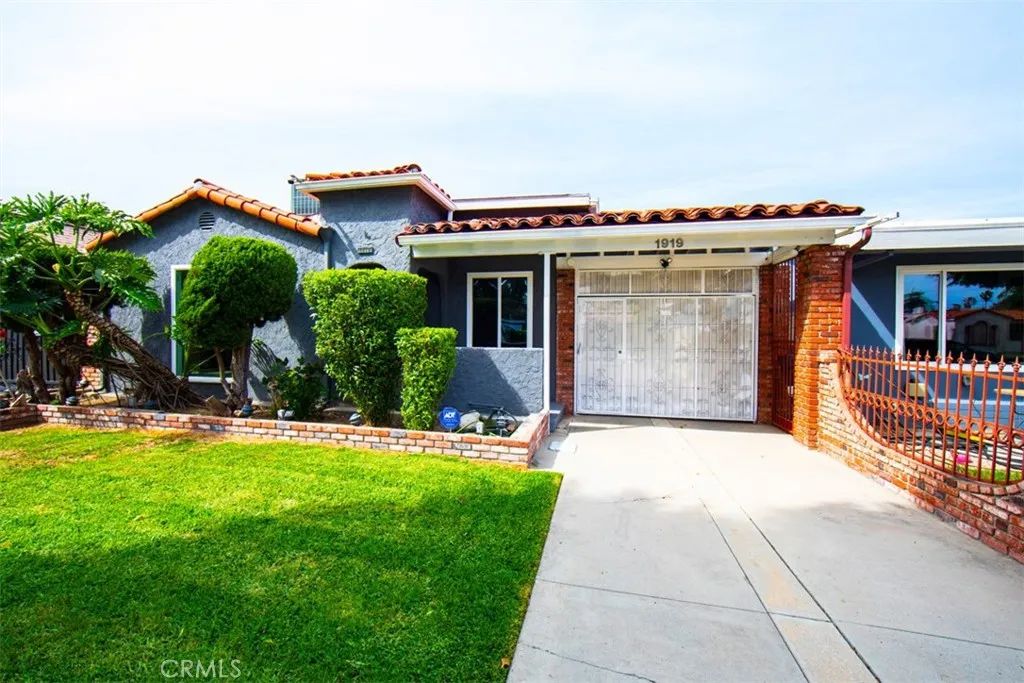 1919 W 82nd, Los Angeles, CA 90047