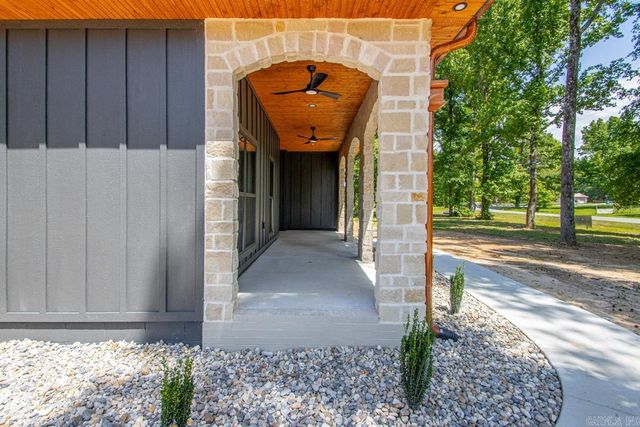 66 Friendship Road, Conway, AR 72032