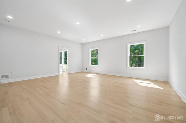 20 Milton Avenue, Edison, NJ 08820