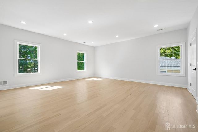 20 Milton Avenue, Edison, NJ 08820