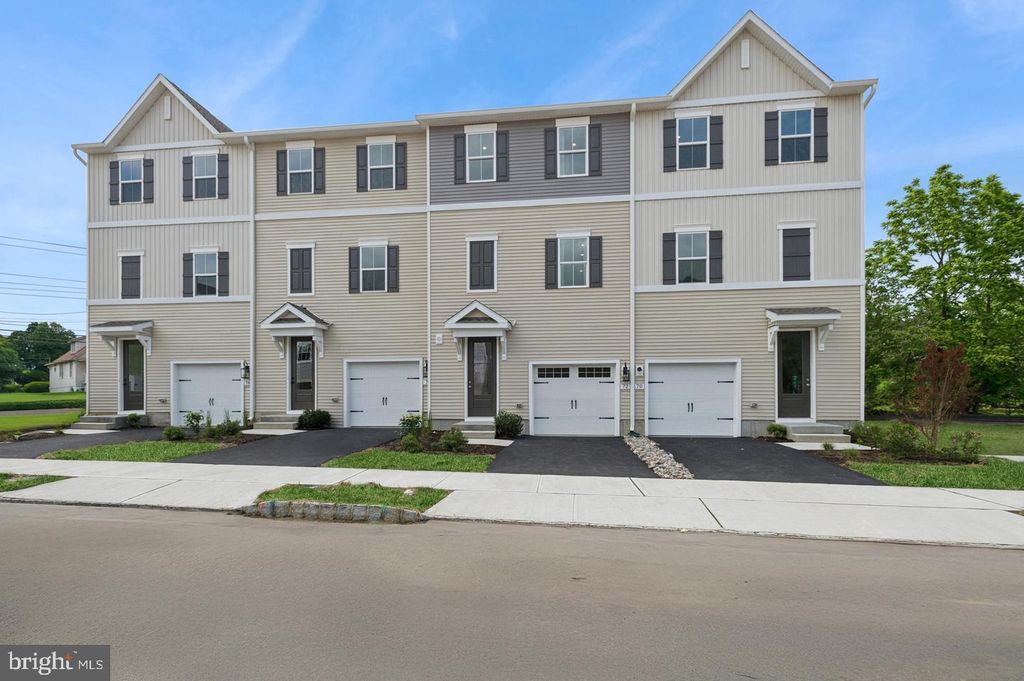 42 SILVERBELL AVE, Berlin, NJ 08009