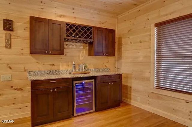 1340 Parkview Vista Way, Pigeon Forge, TN 37863