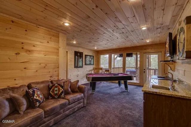 1340 Parkview Vista Way, Pigeon Forge, TN 37863