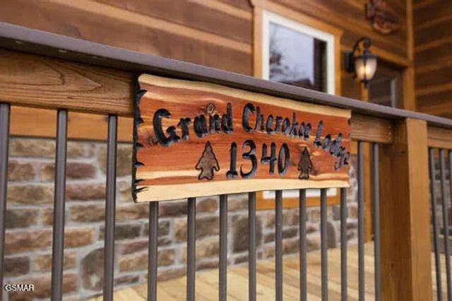 1340 Parkview Vista Way, Pigeon Forge, TN 37863