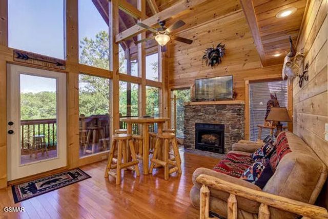 1340 Parkview Vista Way, Pigeon Forge, TN 37863