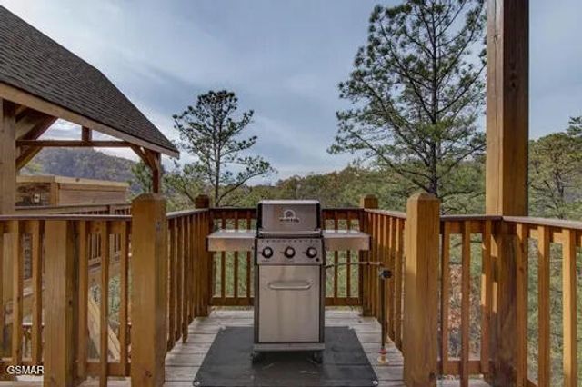 1340 Parkview Vista Way, Pigeon Forge, TN 37863