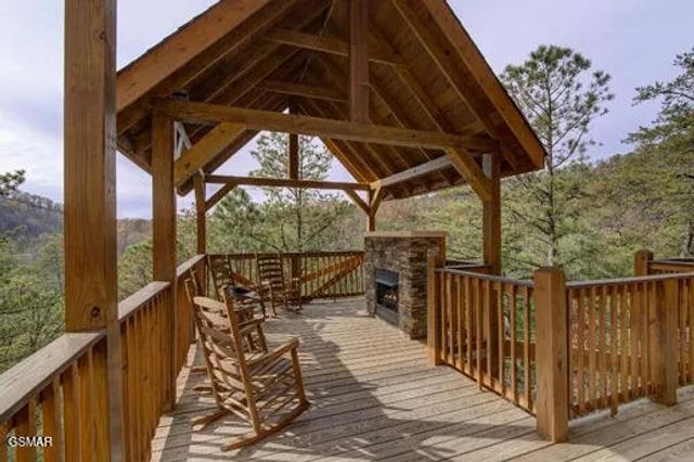 1340 Parkview Vista Way, Pigeon Forge, TN 37863