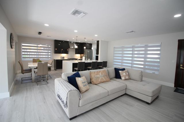 2548 SE 14th Street E 2548 Se 14th St, Pompano Beach, FL 33062