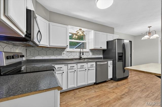 2013 Waybridge Lane, Fenton, MO 63026
