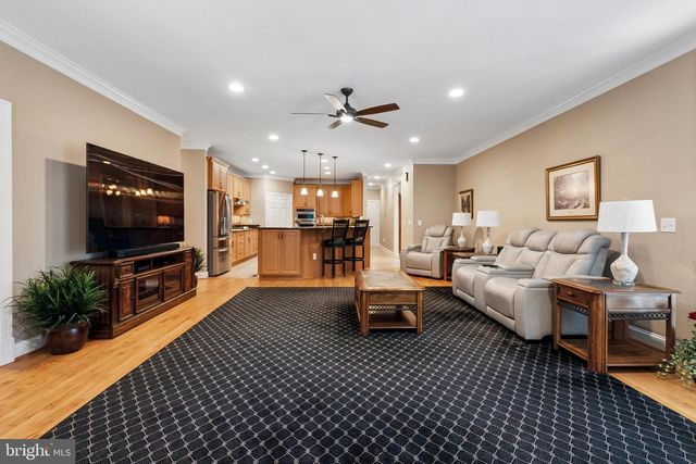 21484 CEDAR DR, Sterling, VA 20164