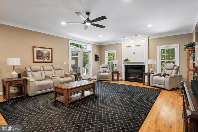 21484 CEDAR DR, Sterling, VA 20164