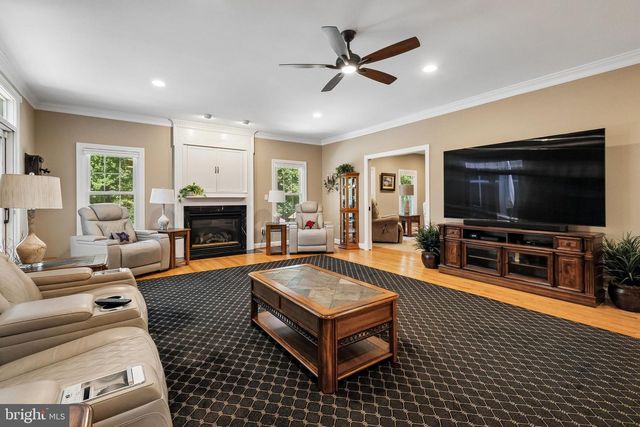 21484 CEDAR DR, Sterling, VA 20164