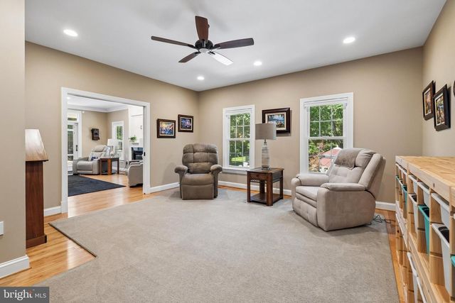 21484 CEDAR DR, Sterling, VA 20164