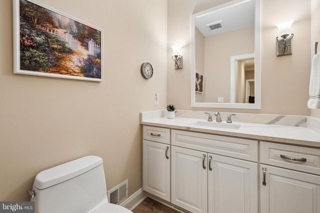 21484 CEDAR DR, Sterling, VA 20164