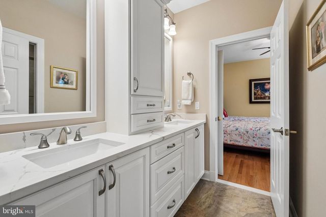 21484 CEDAR DR, Sterling, VA 20164