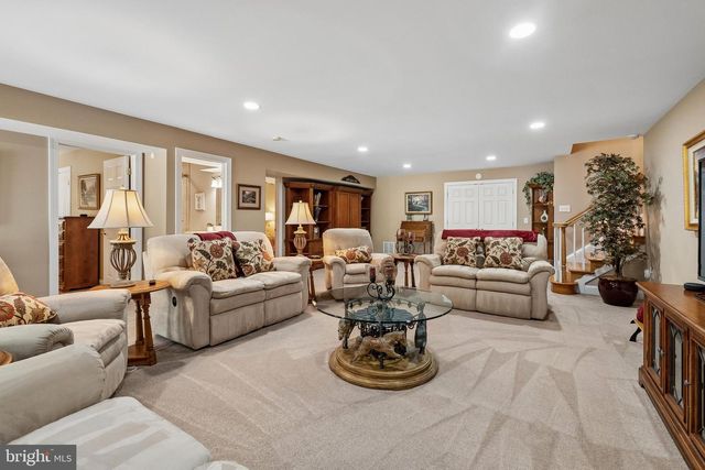 21484 CEDAR DR, Sterling, VA 20164