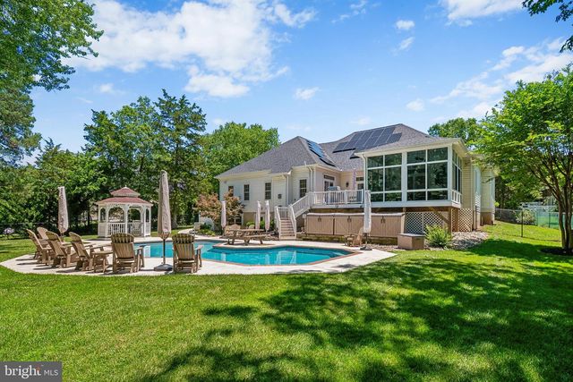21484 CEDAR DR, Sterling, VA 20164