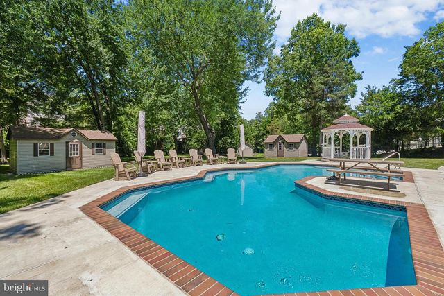 21484 CEDAR DR, Sterling, VA 20164
