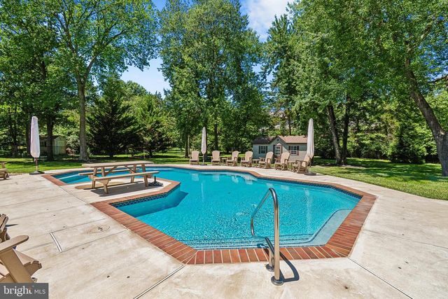 21484 CEDAR DR, Sterling, VA 20164