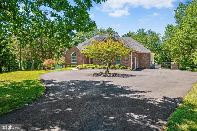 21484 CEDAR DR, Sterling, VA 20164