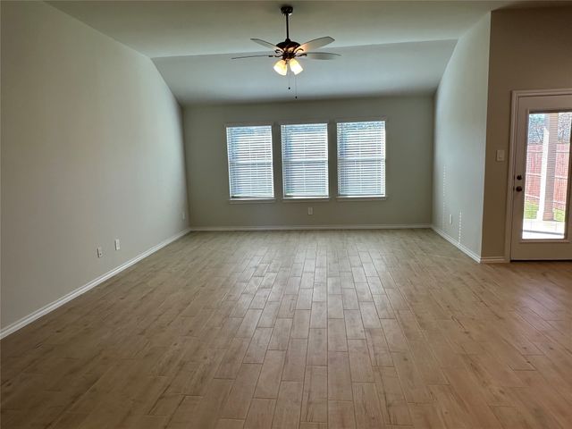 2009 Sesaro Drive, Aubrey, TX 76227