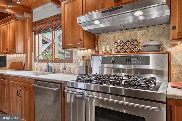 1121 PIKETOWN RD, Harrisburg, PA 17112