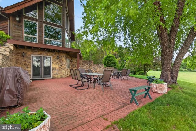 1121 PIKETOWN RD, Harrisburg, PA 17112