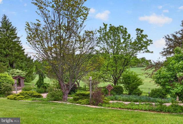 1121 PIKETOWN RD, Harrisburg, PA 17112