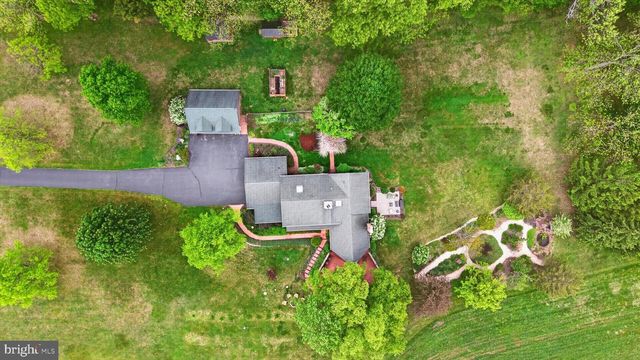 1121 PIKETOWN RD, Harrisburg, PA 17112