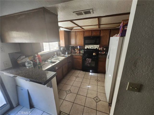 1322 W Avenue J4, Lancaster, CA 93534